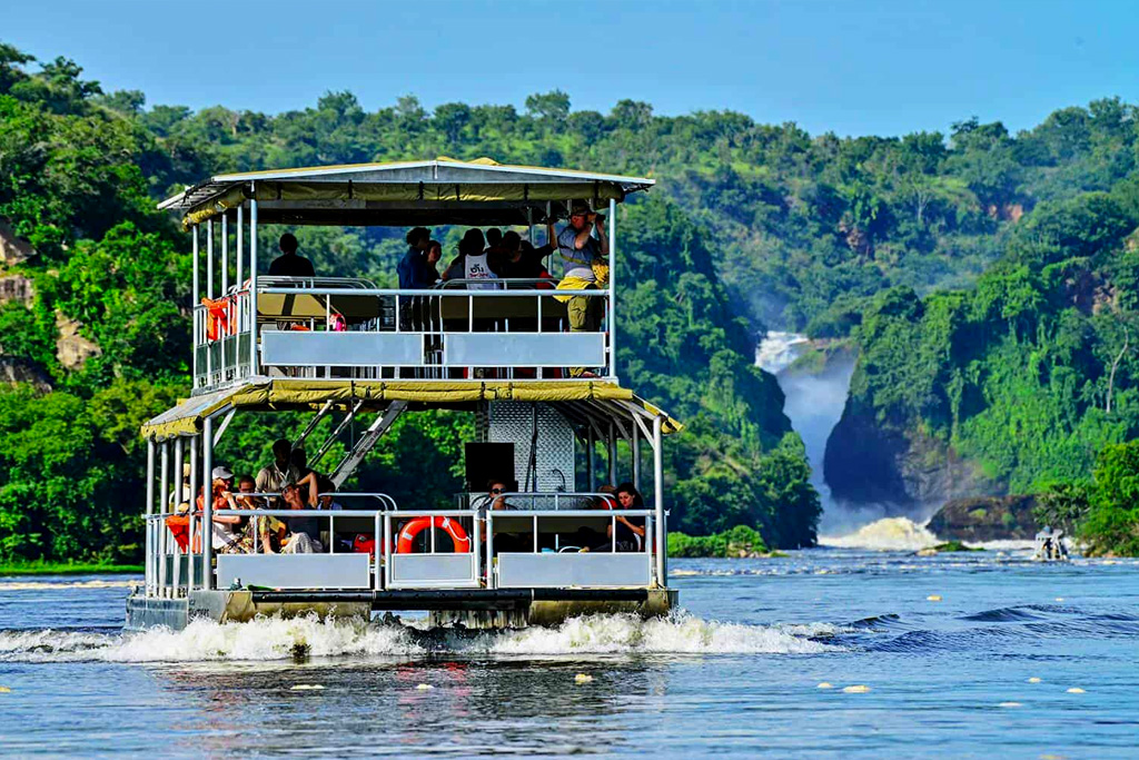 the-pearls-of-uganda-surrounded-by-phenomenal-volcanic-landscapes